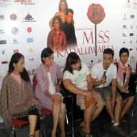 Ingin Melihat Aksi Kocak Tika Panggabean ?