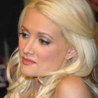 Demi Bulu, Kekasih Bos Playboy Pose Bugil