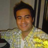 Adjie Pangestu Bagi Dua Pendidikan Anak