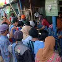 Agen Minah Tutup, Warga Pulo Wonokromo Rela Mengantre