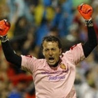 Spurs Dapatkan Cesar Sanchez