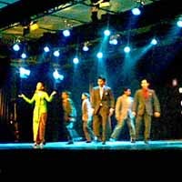 Miss Kadaluwarsa Pukau Penonton Surabaya