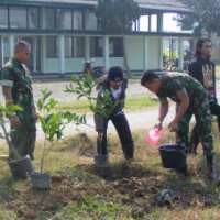 Sukses Gelar Konser, Yon Zipur dan Komunitas Metal Tanam Pohon