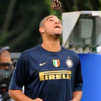 Adriano Terancam Absen di Laga Perdana