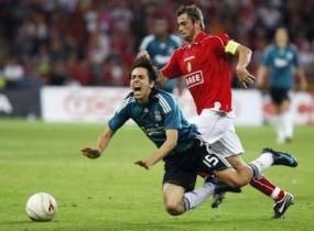 Arsenal Menang, Liverpool Tertahan