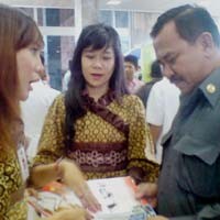 Gadis-gadis Cantik Meriahkan Pidato SBY