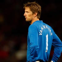 Van der Sar Belum Yakin Soal Pensiun