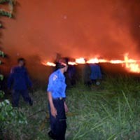 Hamparan Ilalang di Gunung Anyar Terbakar