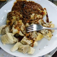 Kentalnya Bumbu Kacang Bakso Tahu Ternate 