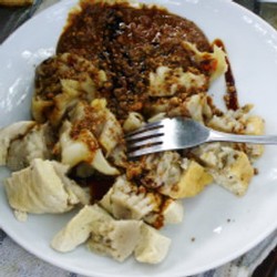 Kentalnya Bumbu Kacang Bakso Tahu Ternate 