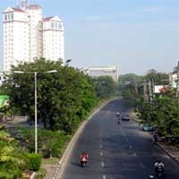 Ruas Jalan di Kota Pahlawan Lengang
