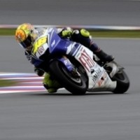 Stoner Berikan Jalan untuk Rossi
