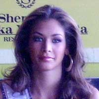 Miss Universe Berdoa di Candi Borobudur