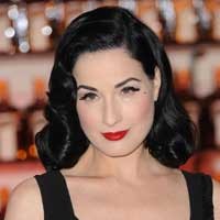 Dita Von Teese Rancang Baju Dalam Vintage