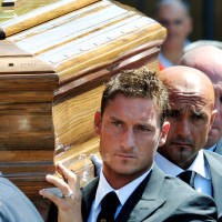 Sensi Dimakamkan, Galliani Dilempar Air