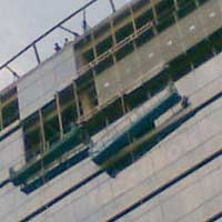 Gondola di Jl MT Haryono Miring Karena Tower Bergeser