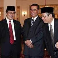 Jimly Serahkan Palu, Mahfud Ketok Palu 1 Kali 