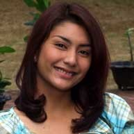 Tyas Mirasih, Bibir Pecah Hidung Patah