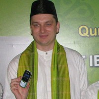 Jelang Puasa, Esia Besut Ponsel Islami