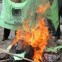 Kecewa Nomor Urut Caleg, Kader PPP Bakar Atribut Partai