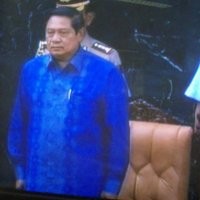 Di DPR SBY Pakai Jas, di DPD Pakai Batik