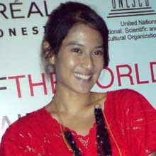 Dian Sastro Jalan Jongkok Sampai Biru