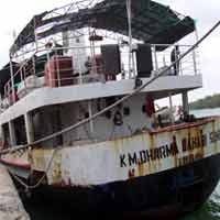 Transportasi Antar Kepulauan Lumpuh, Ratusan Penumpang Terlantar