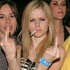 Avril Lavigne Akan Tetap Hibur Malaysia