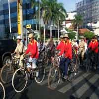 10 Ribu Peserta Fun Bike Grahadi Berebut 5 Ekor Sapi