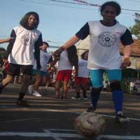 Hibur Warga, Puluhan Waria Gelar Lomba Sepak Bola