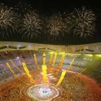 Cina Juara Umum, Beckham Meriahkan Penutupan