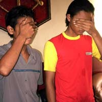 Dijambret, Eni Tendang Motor Pelaku