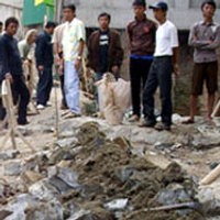 Warga Hegarmanah Bongkar Paksa Benteng Milik Unpar