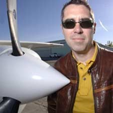 Vokalis Barenaked Ladies Kecelakaan Pesawat