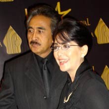 Widyawati Masih Didatangi Sophan Sophiaan