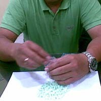 Thomas Dibekuk Saat Bawa Paket Pil Ekstasi