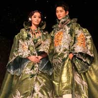 Andre Kim Pamerkan Busana Dinasti Korea