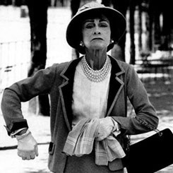 Karl Lagerfeld Hidupkan Kembali Karya Coco Chanel