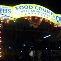 Nongkrong Sambil Diiringi Live Musik