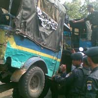 Puluhan Bemo di Fly Over Grogol Dirazia, Slipi Padat Merayap