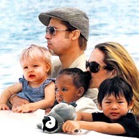 Brad Pitt Tambah Dua Anak di 2009