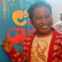 Istri Hamil, Narji Berburu Keong Sawah