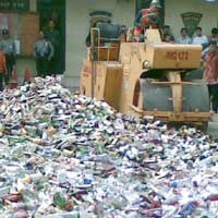 580 Ribu Botol Miras dan 550 VCD Porno Dimusnahkan