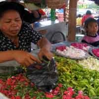 Jelang Puasa, Pedagang Kembang Dulang Rupiah