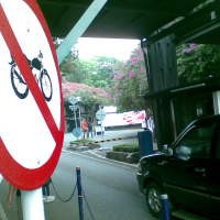 Beragam Alasan Mahasiswa ITB Mengendarai Mobil Pribadi ke Kampus