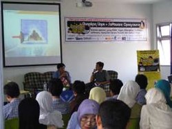 Perangkat Lunak Pendidikan Open Source Pukau Guru dan Siswa SMAN 12 Bandung