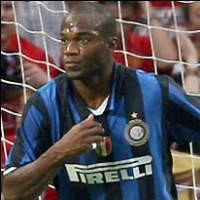 Inter Lepas Suazo ke Benfica