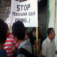 Gula Lokal Tak Laku, Petani Tebu Segel PG Pagotan