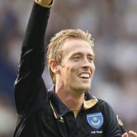 Crouch Pupus Kemandulan, Pompey Menang 3-0