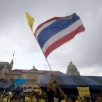 Hadapi Ribuan Demonstran, 500 Pendukung PM Thailand Turun ke Jalan